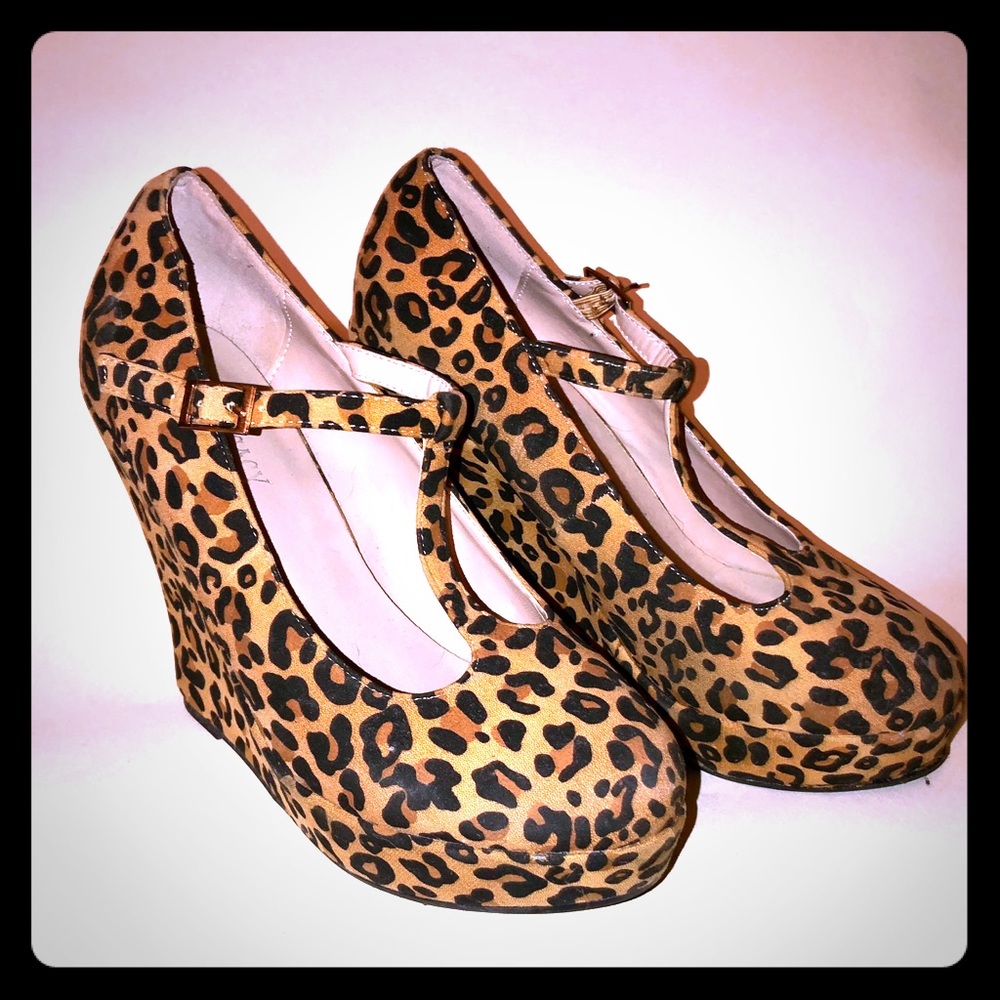 Leopard/cheetah print platform wedge w/strap